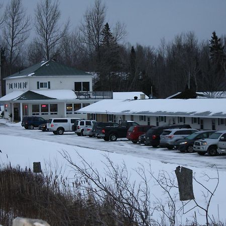Carolyn Beach Inn Thessalon Exterior photo
