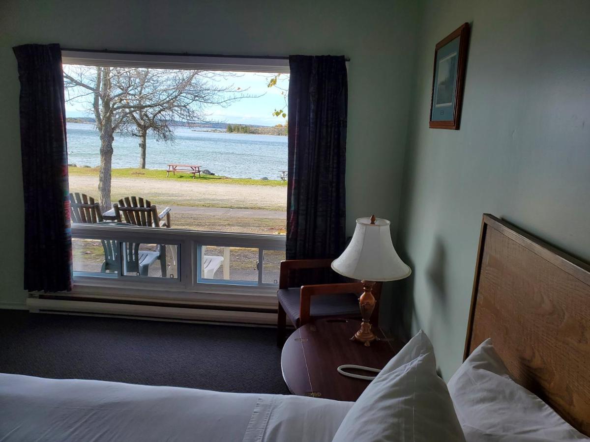 Carolyn Beach Inn Thessalon Exterior photo