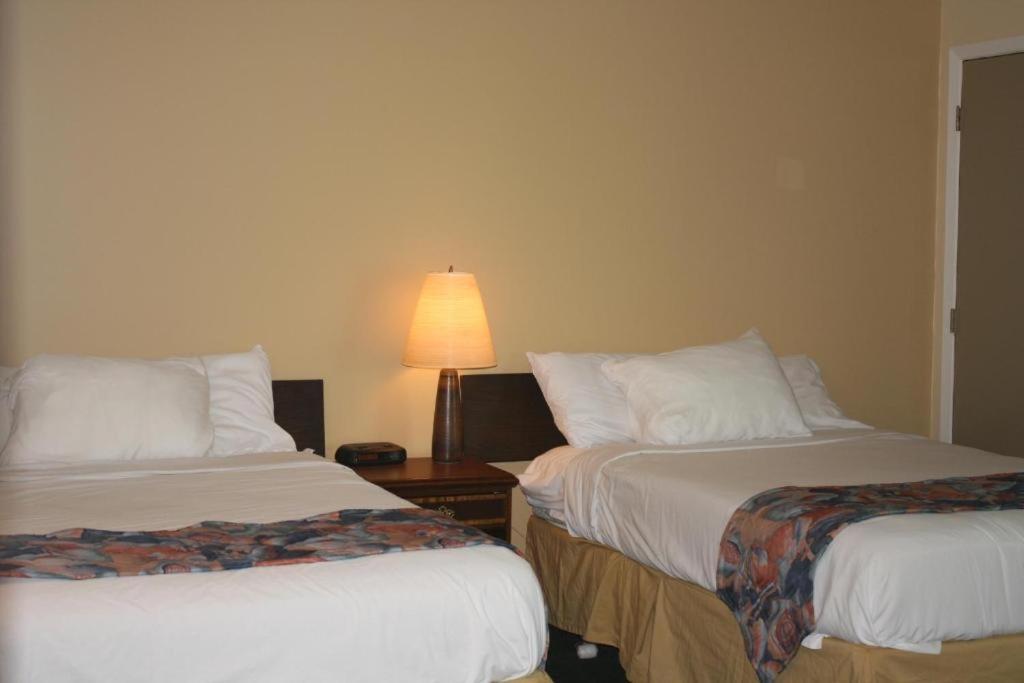Carolyn Beach Inn Thessalon Exterior photo