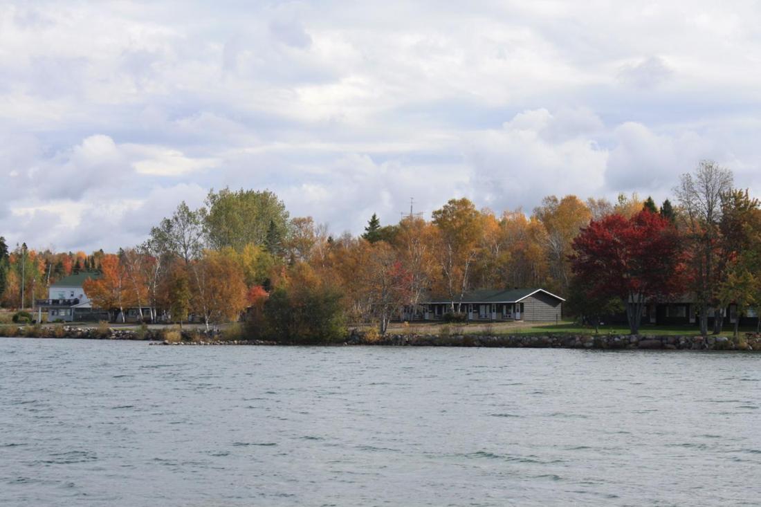 Carolyn Beach Inn Thessalon Exterior photo