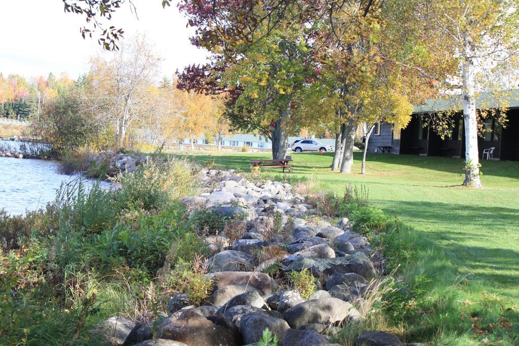 Carolyn Beach Inn Thessalon Exterior photo