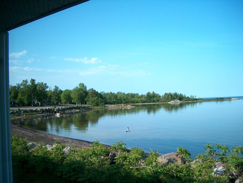 Carolyn Beach Inn Thessalon Exterior photo