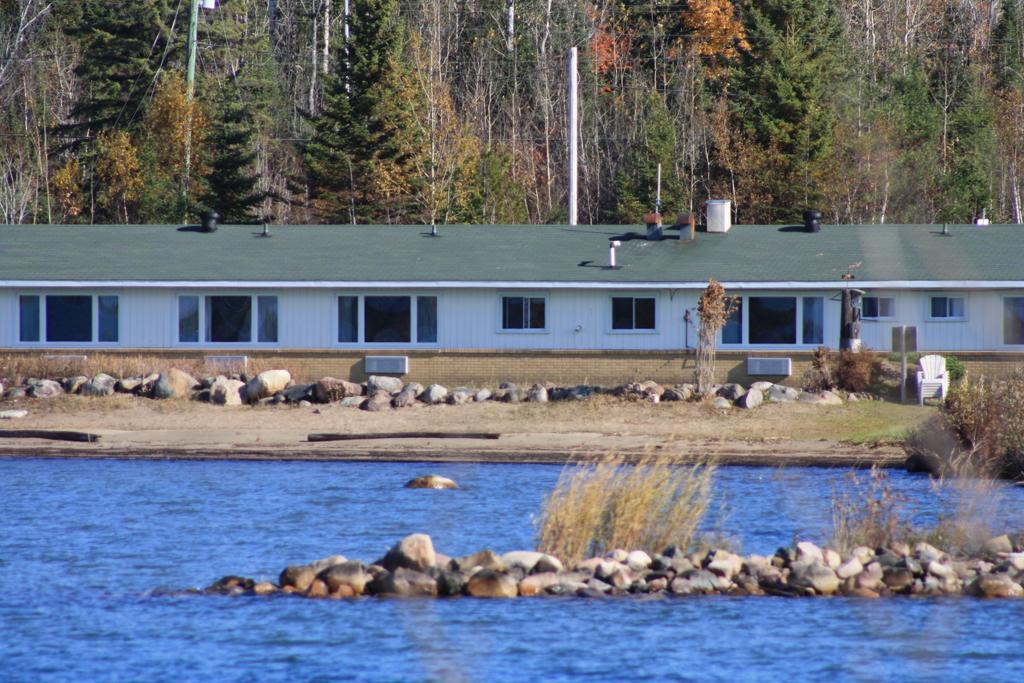 Carolyn Beach Inn Thessalon Exterior photo