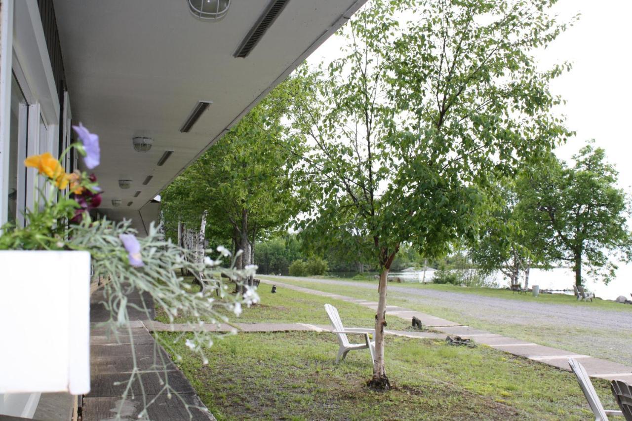 Carolyn Beach Inn Thessalon Exterior photo